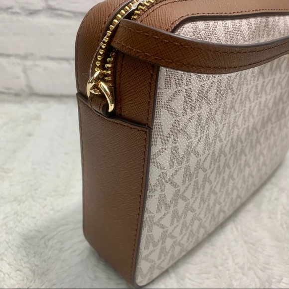 NWT Michael Kors Jet Set Crossbody - Picture 4 of 10